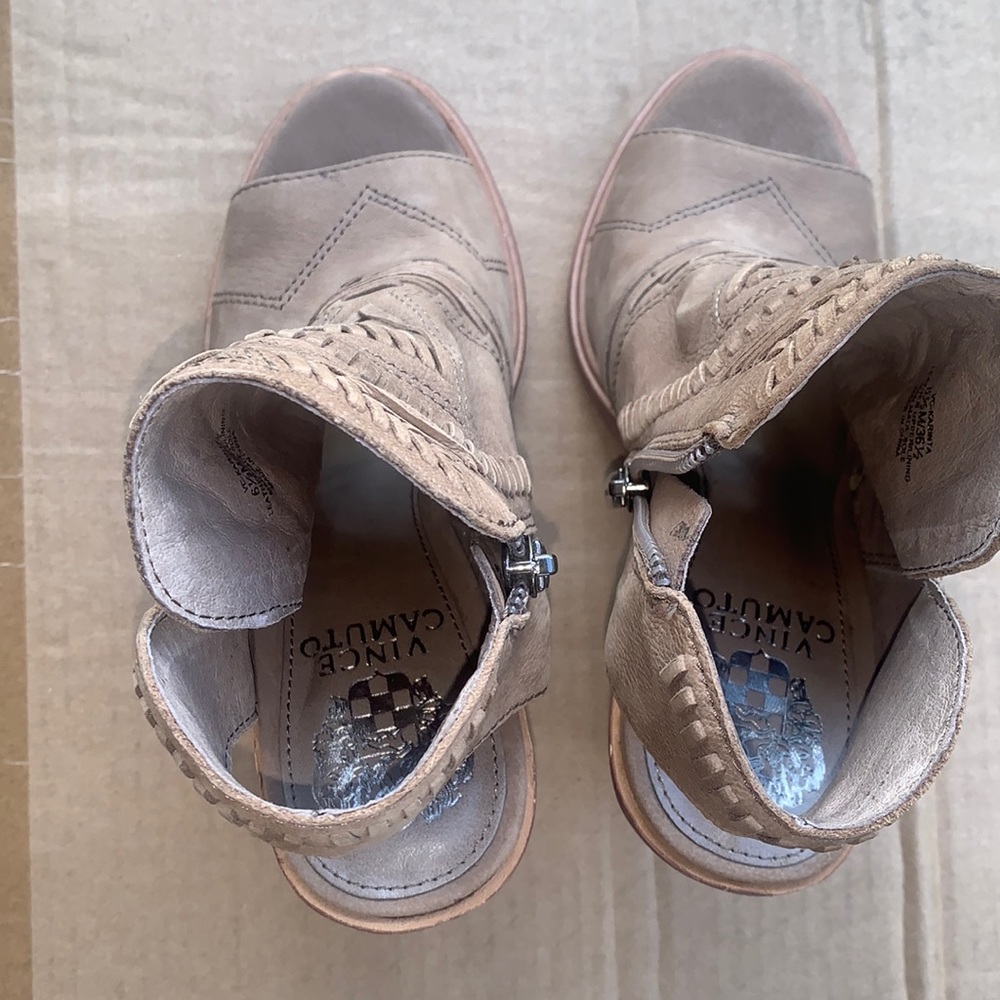 VINCE CAMUTO size 6 1/2 Genuine leather